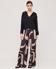 Access Fashion Bluse med V-hals og metallic kant by Access Fashion