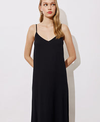 Access Fashion Kjole med V-hals og slids by Access Fashion