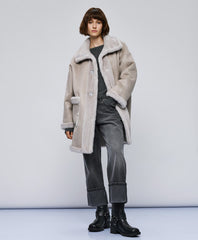 Vendbar damejakke med krave i kunstpels