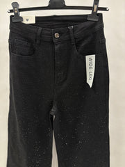 Sorte Bukser Med Sorte Sten