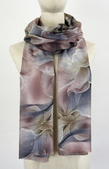 Tørklæde med elegant blomster mønster by Katier