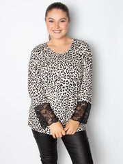 Langærmet bluse med leo print og blondeærme - Ingen returret by Krone 1