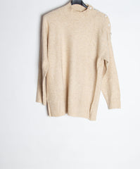 Strik med turtleneck og bling knapper på skulder - Ingen returret - ITNOV24 by Krone 1