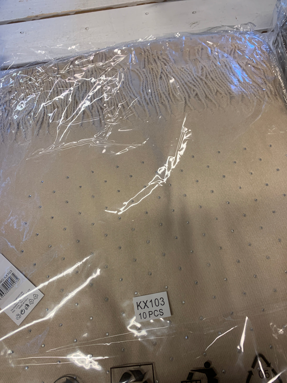 Halstørklæde i sand med bling regn by Krone 1