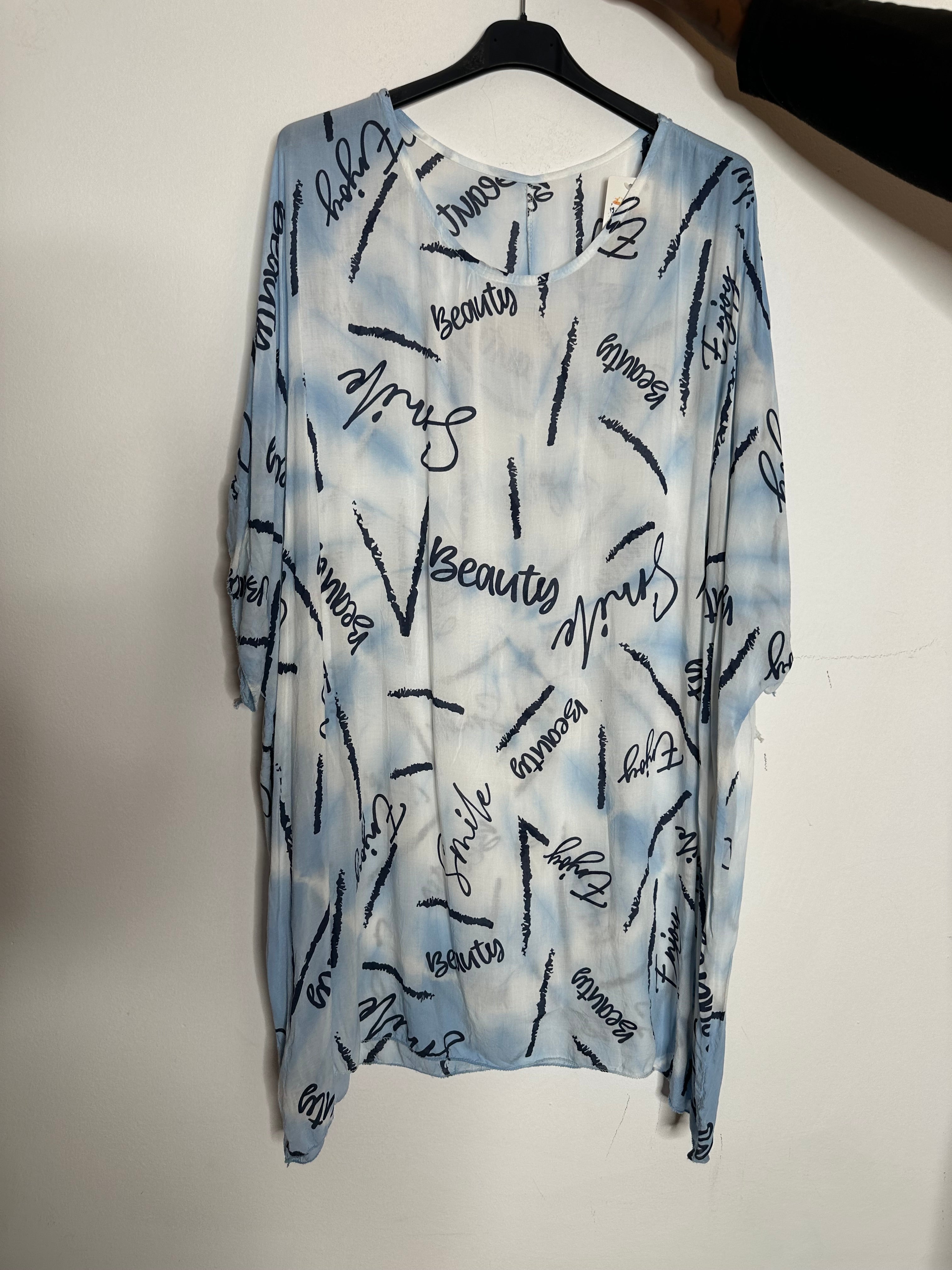 T-shirt med batik og tekst - ITJULI25