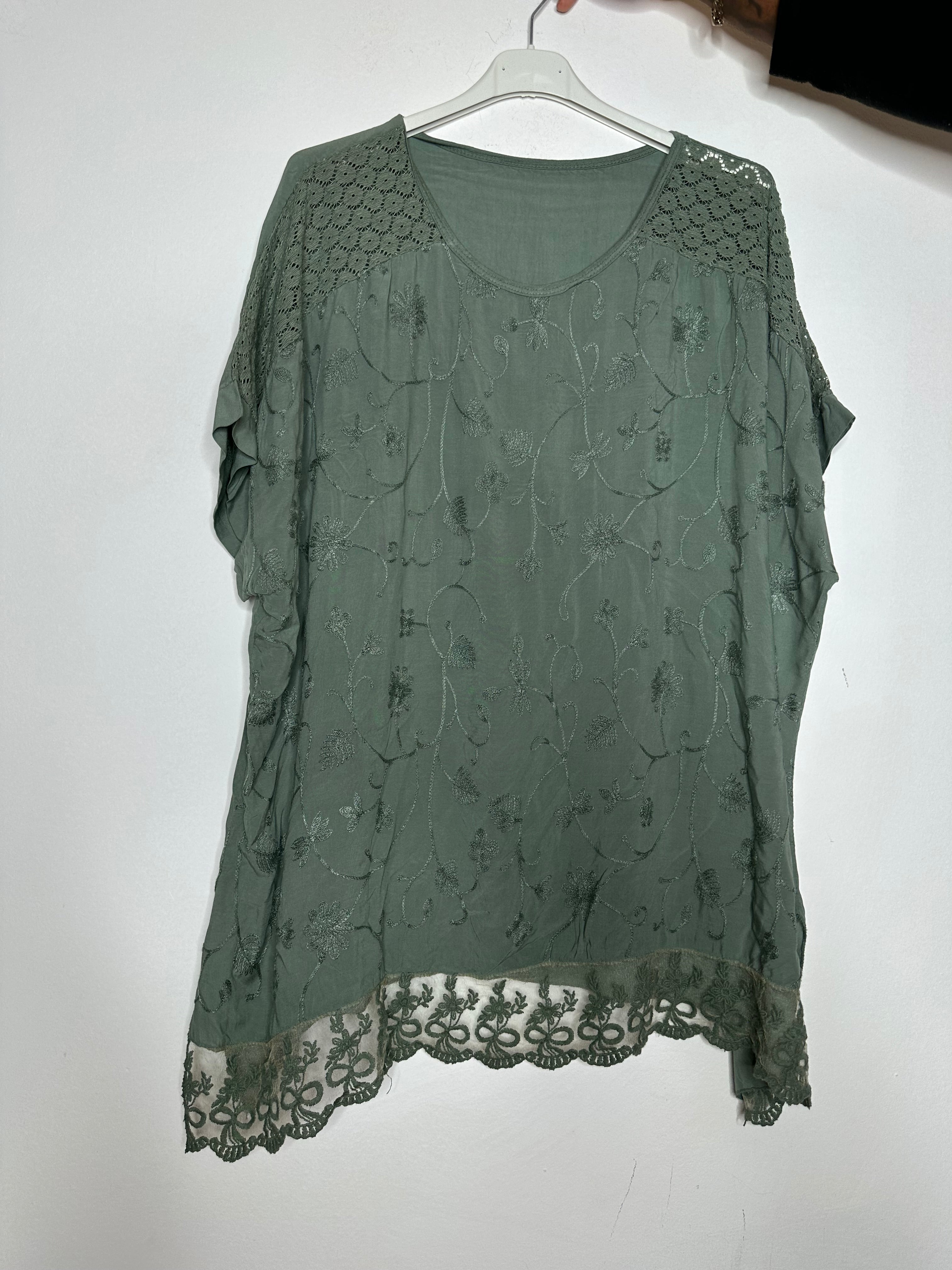 Blonde T-shirt med bord - ITJULI25