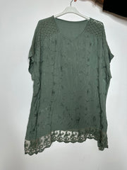 Blonde T-shirt med bord - ITJULI25
