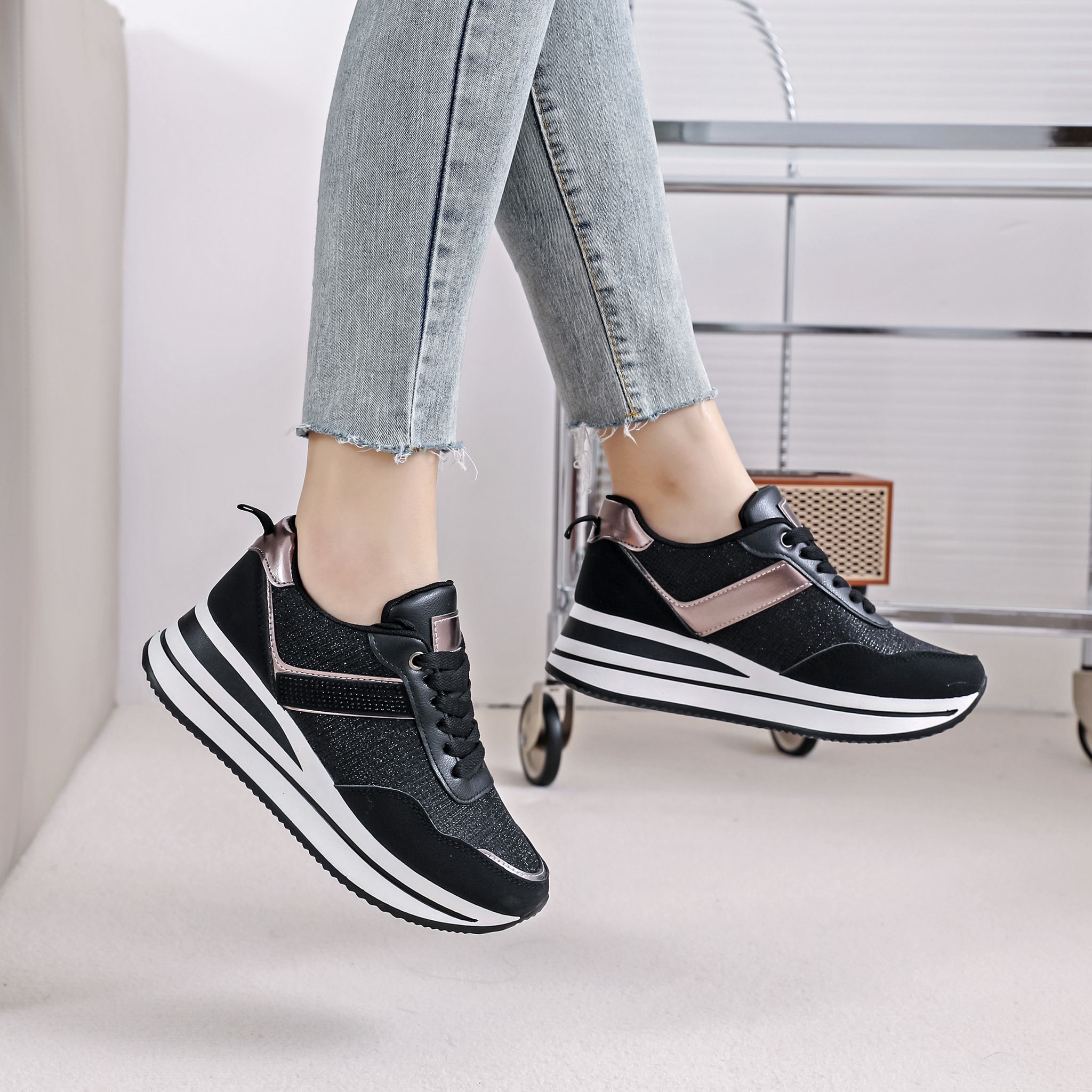 Sneakers med glimmer by Flyfor