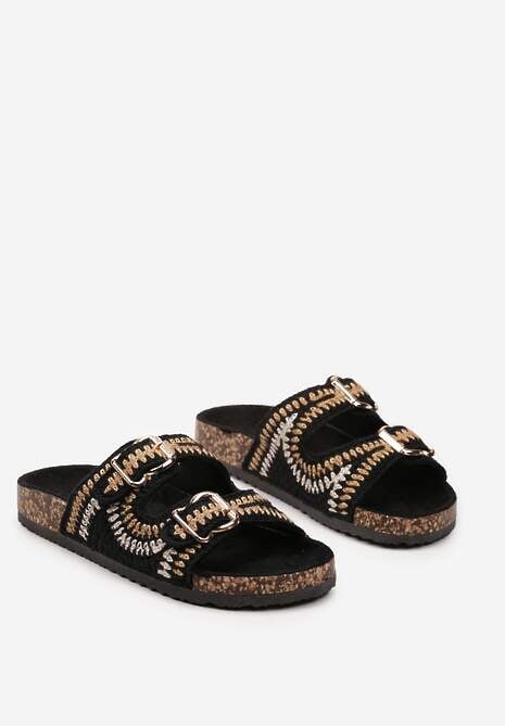 Sandal med hækling og spænder