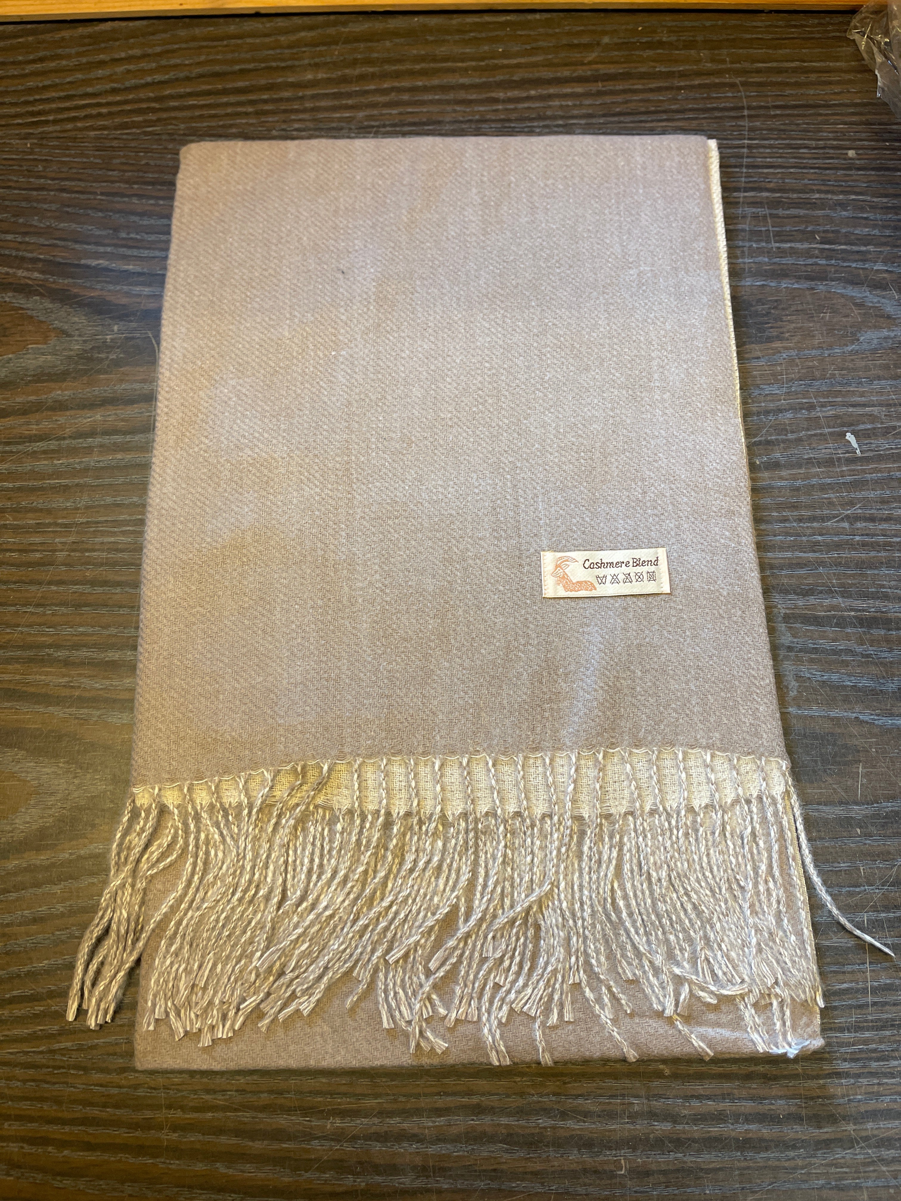 Cashmere blend tørklæde med frynser