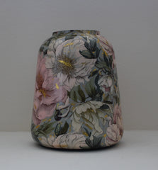 Vase m/ Blomsterdeko h=34cm rosa by Cor Mulder