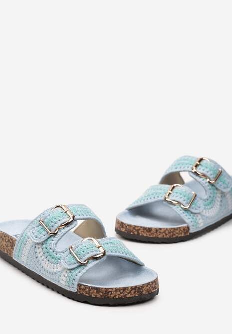 Sandal med hækling og spænder