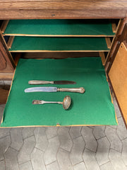 Skab med 4 låger og udskæringer anno 1646