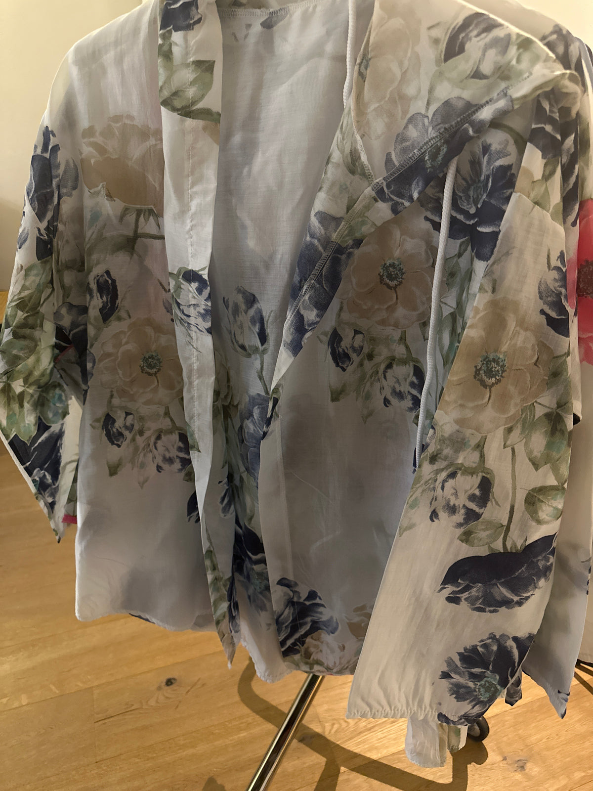 Tynd jakke med blomster - Brystmål 124cm - M: Tencel/polyester - ITMARTS25