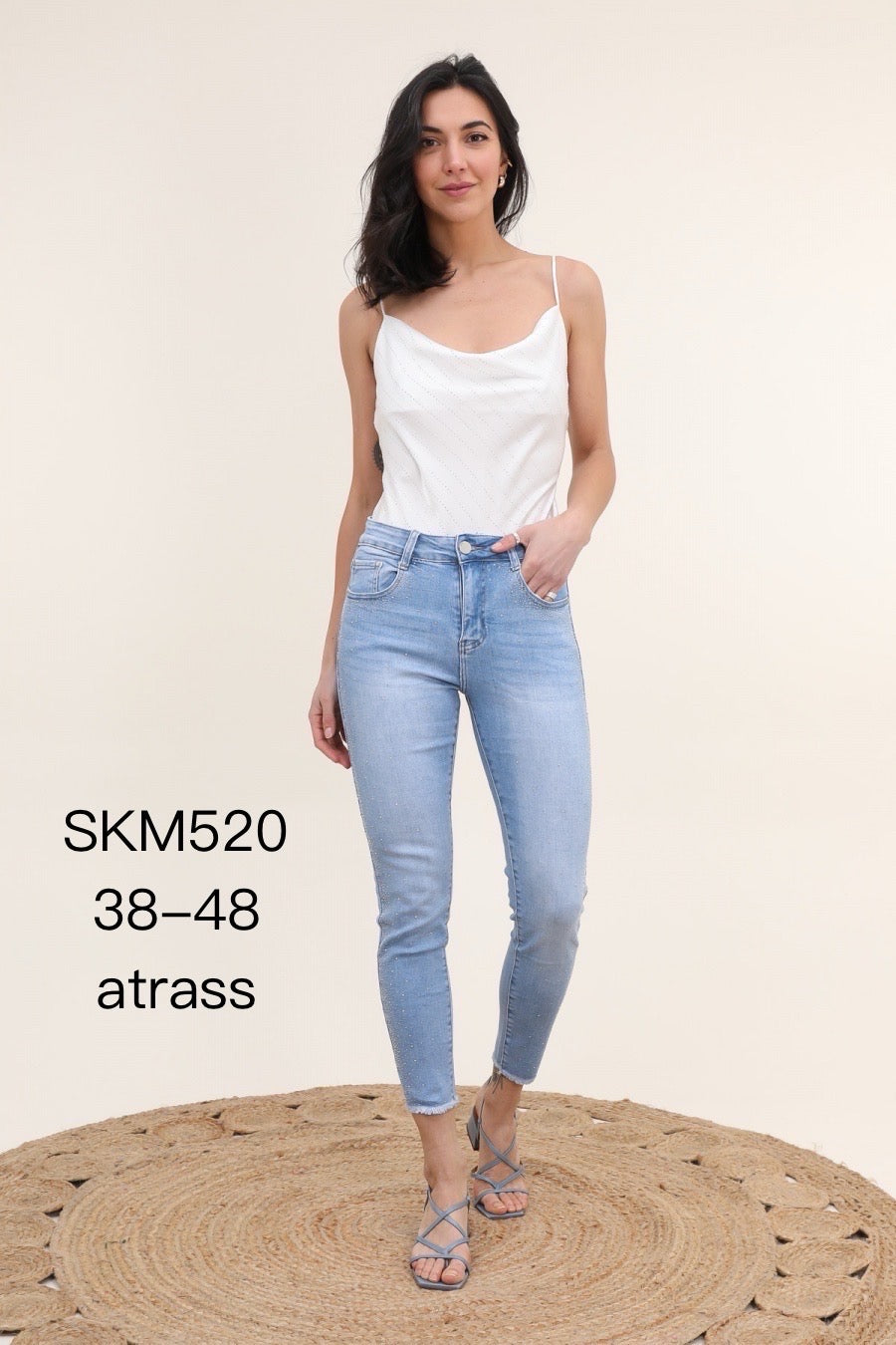 Jeans med bling på fronten og fryns by Krone 1