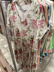 A-shape kjole med roseprint - Brystmål 130cm - Preorder