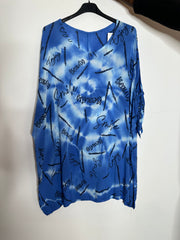 T-shirt med batik og tekst - ITJULI25