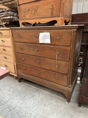 Kommode med ovale knobber h121 b122 d59