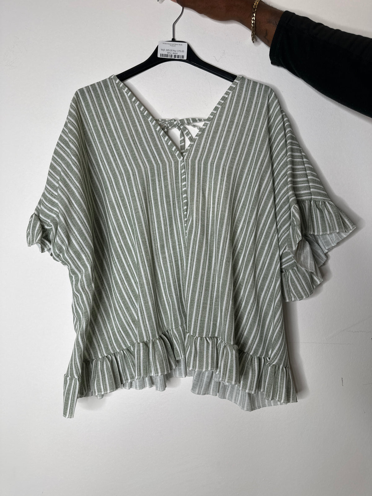 Stribet bluse med flæser khaki - ITJULI25