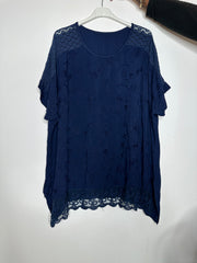Blonde T-shirt med bord - ITJULI25