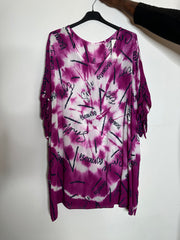 T-shirt med batik og tekst - ITJULI25