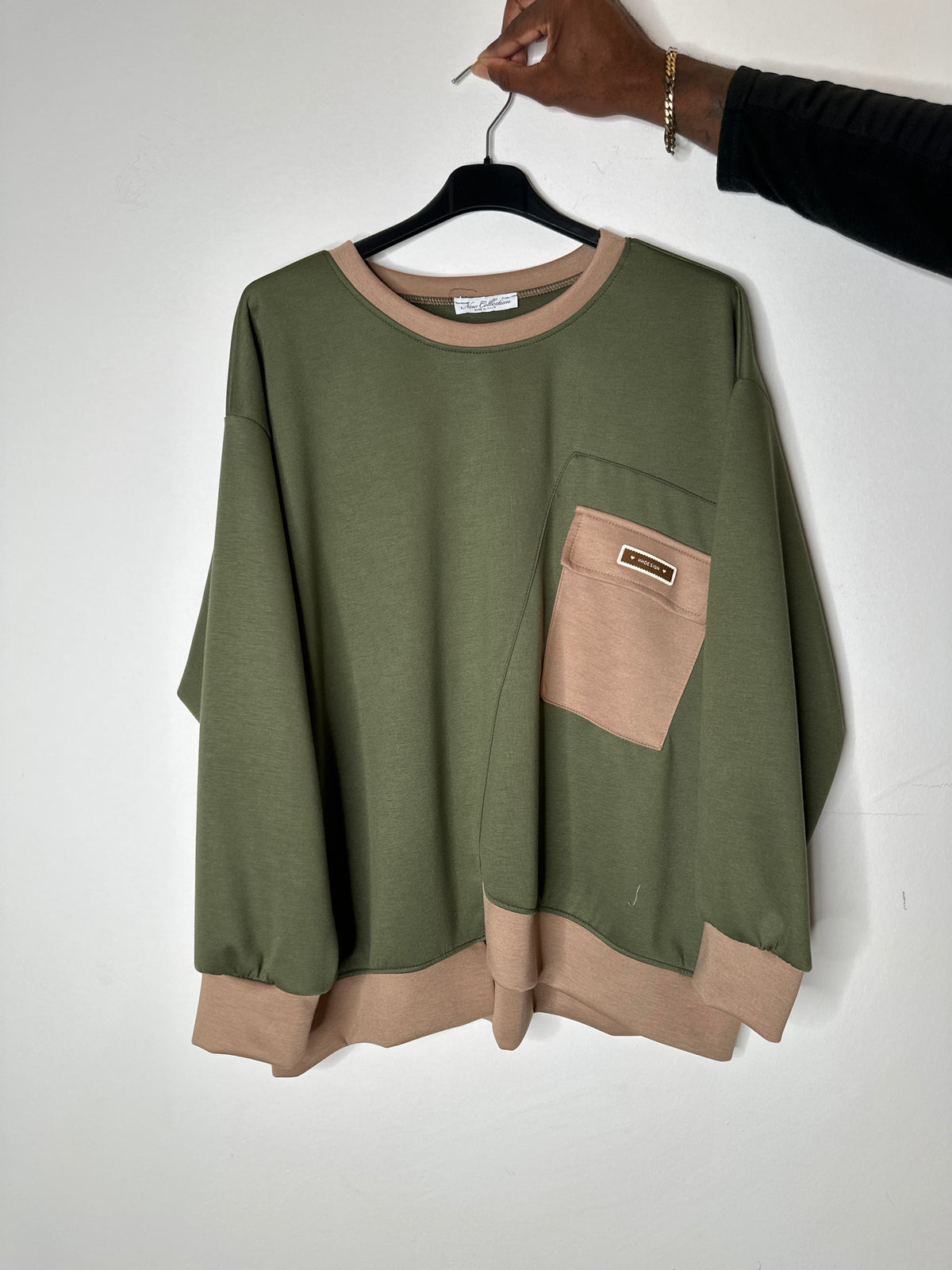 Sweatshirt med kontraster - ITJULI25