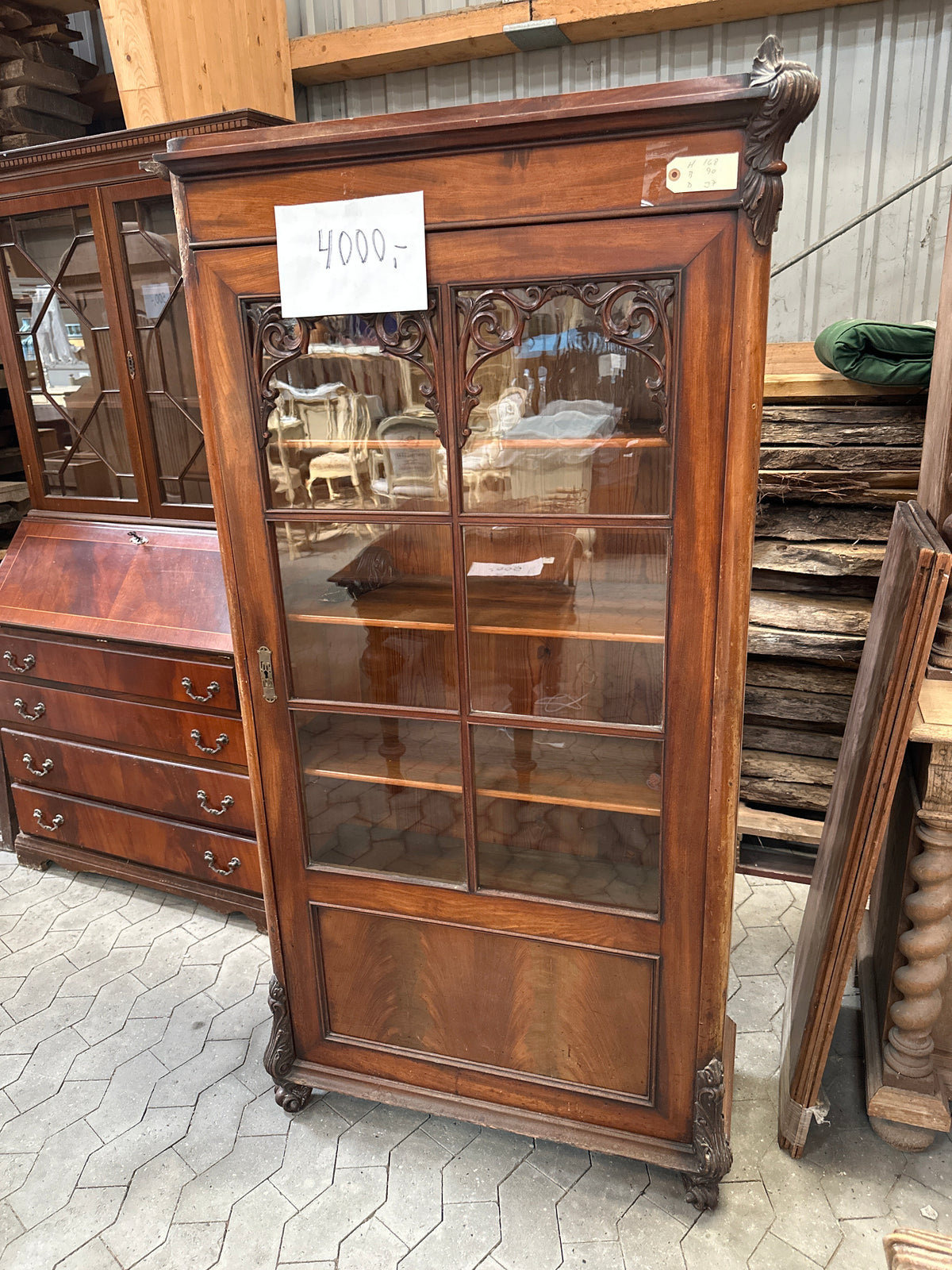 Lille skab med glas h168 b90 d37