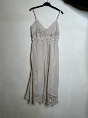 Blonde kjole med stropper - ITMAJ25 by Pronto Moda Elisa Ye