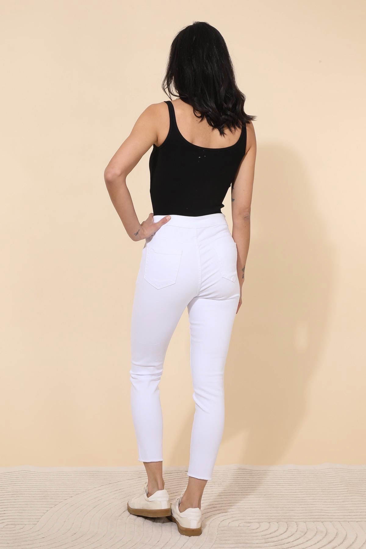 Hvide jeans med guld knappe front