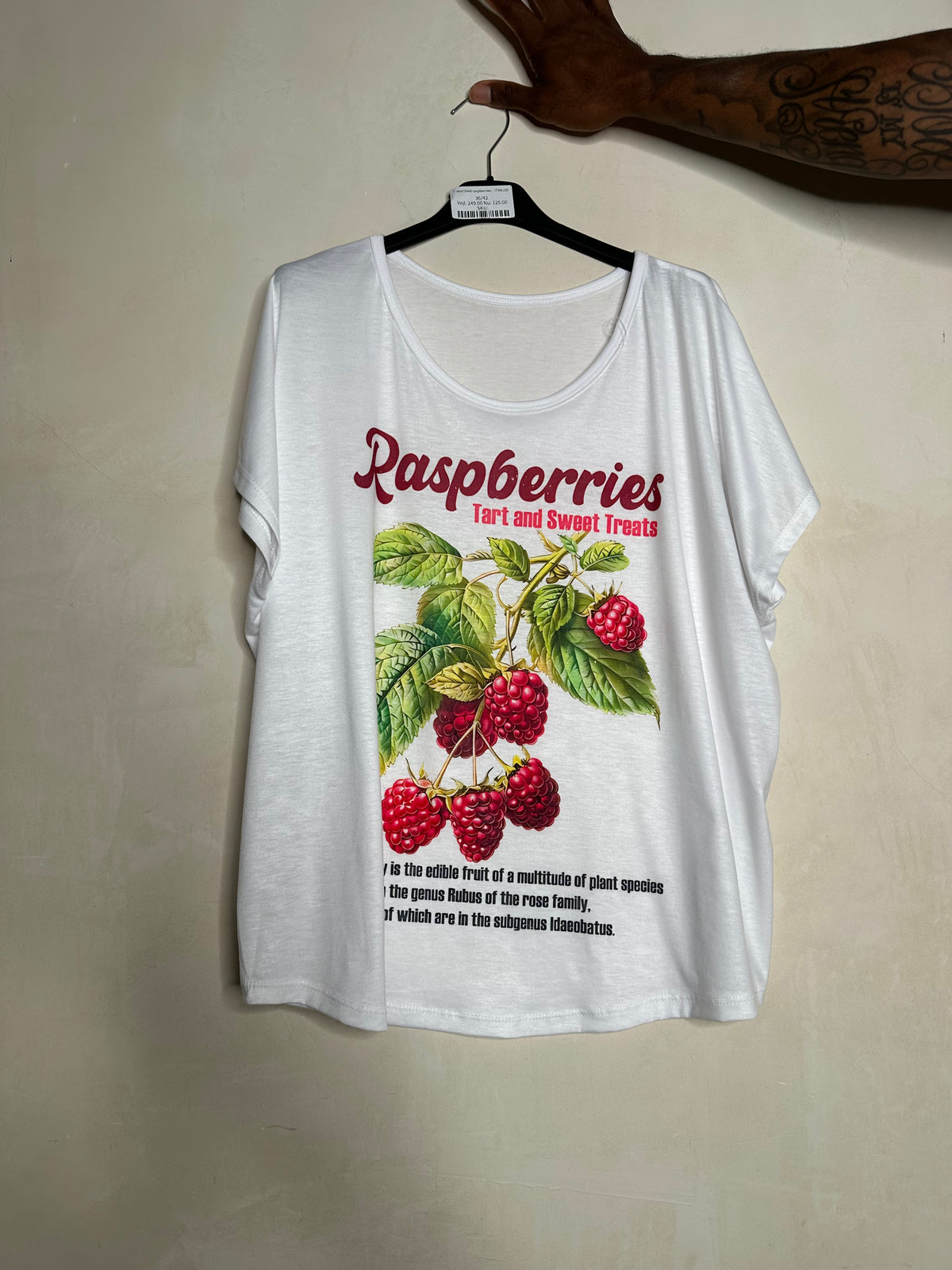 T shirt med raspberries by Ohlala
