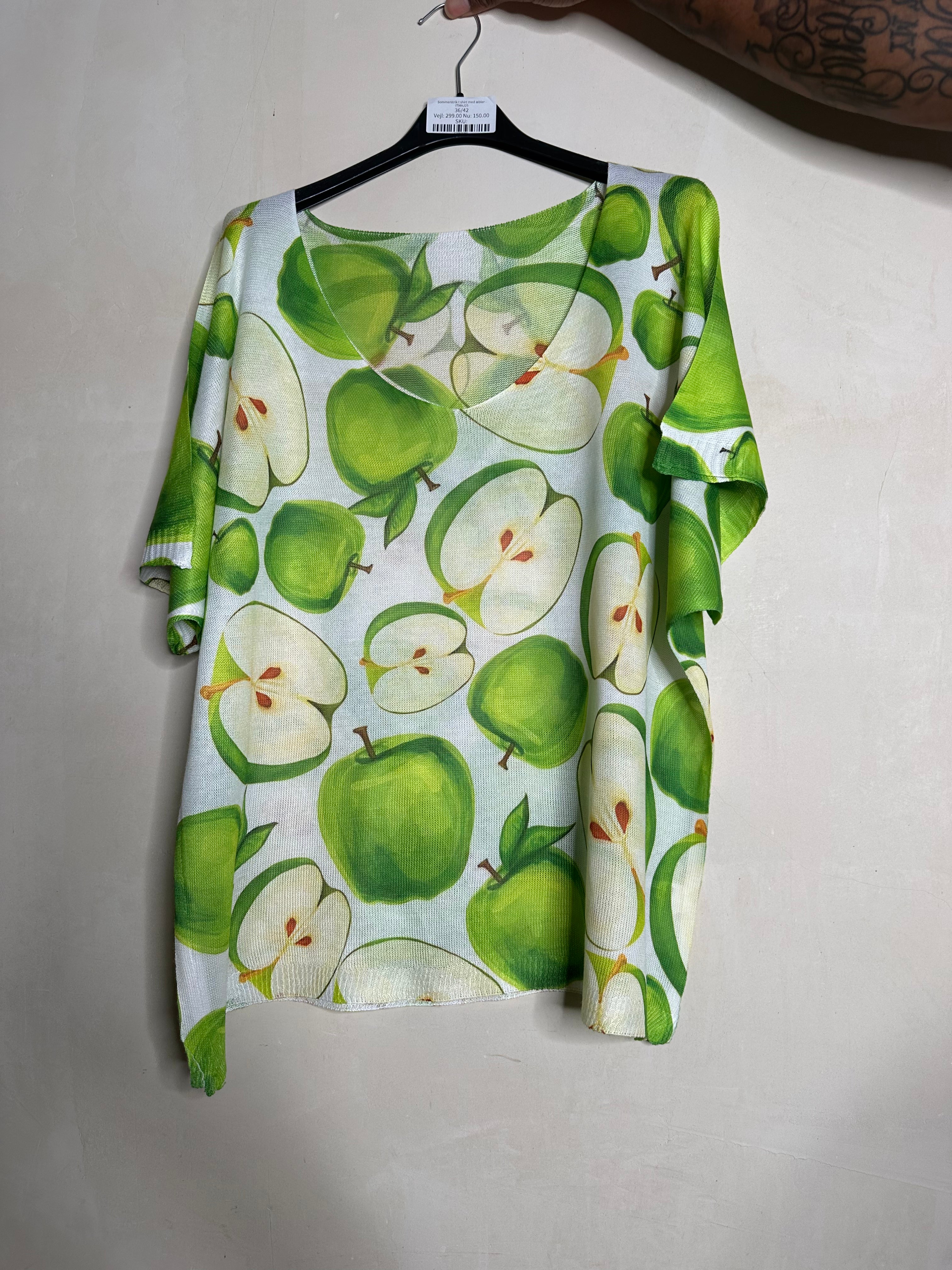 Sommerstrik t shirt med æbler - ITMAJ25 by Ohlala