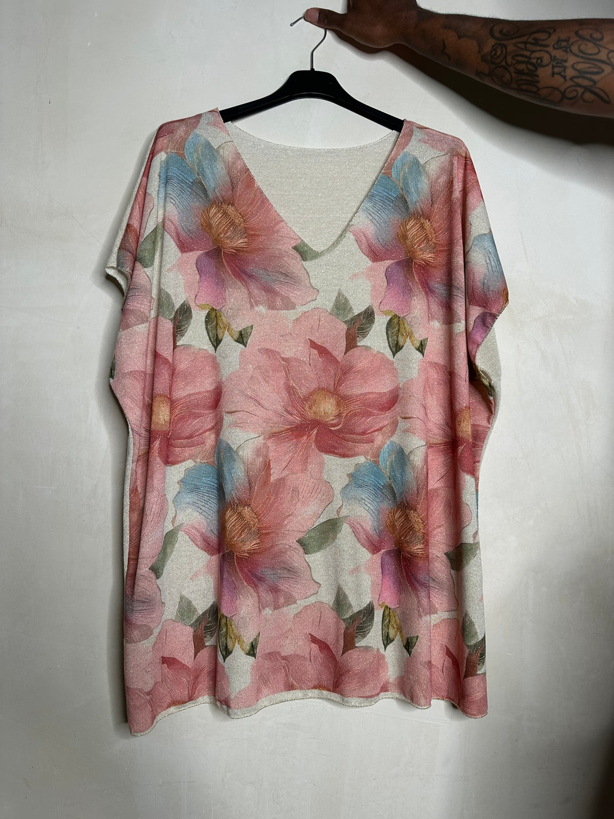 Guld strik t shirt med blomster