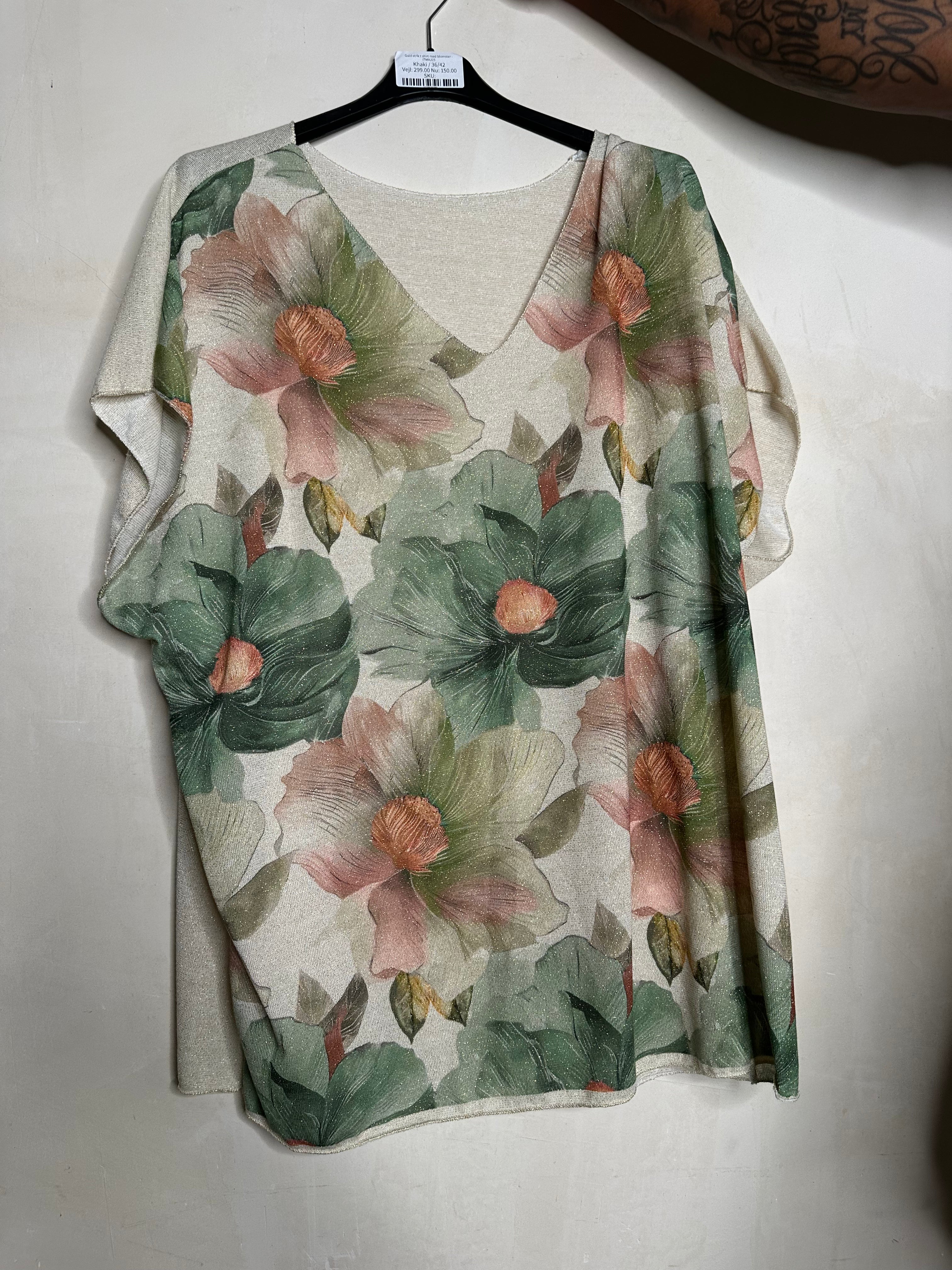 Guld strik t shirt med blomster