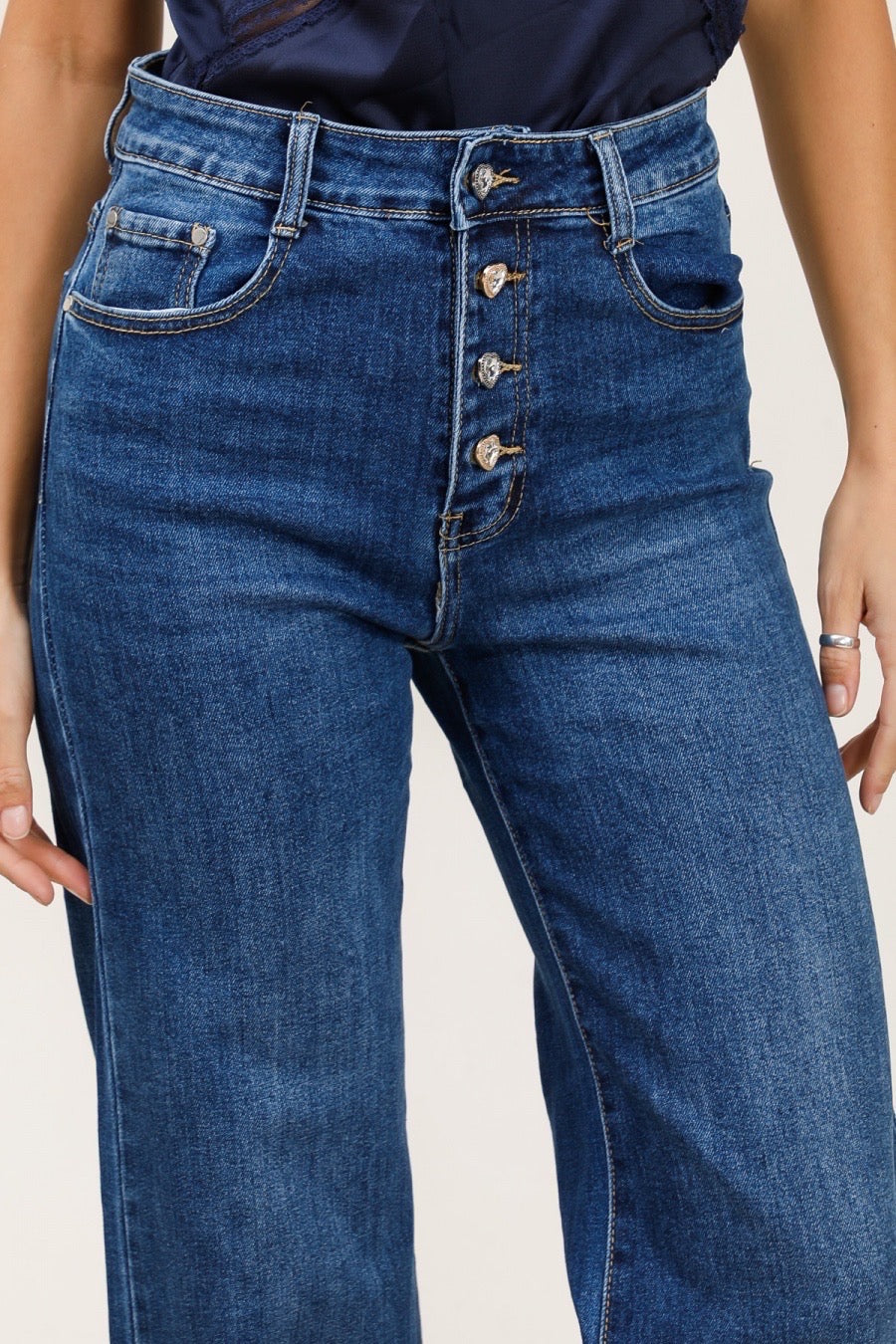 Jeans med bling hjerte knapper