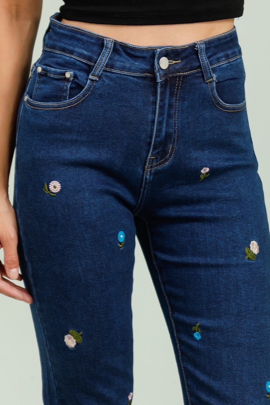 Jeans med broderi blomster og fold mom fit by G-Smack