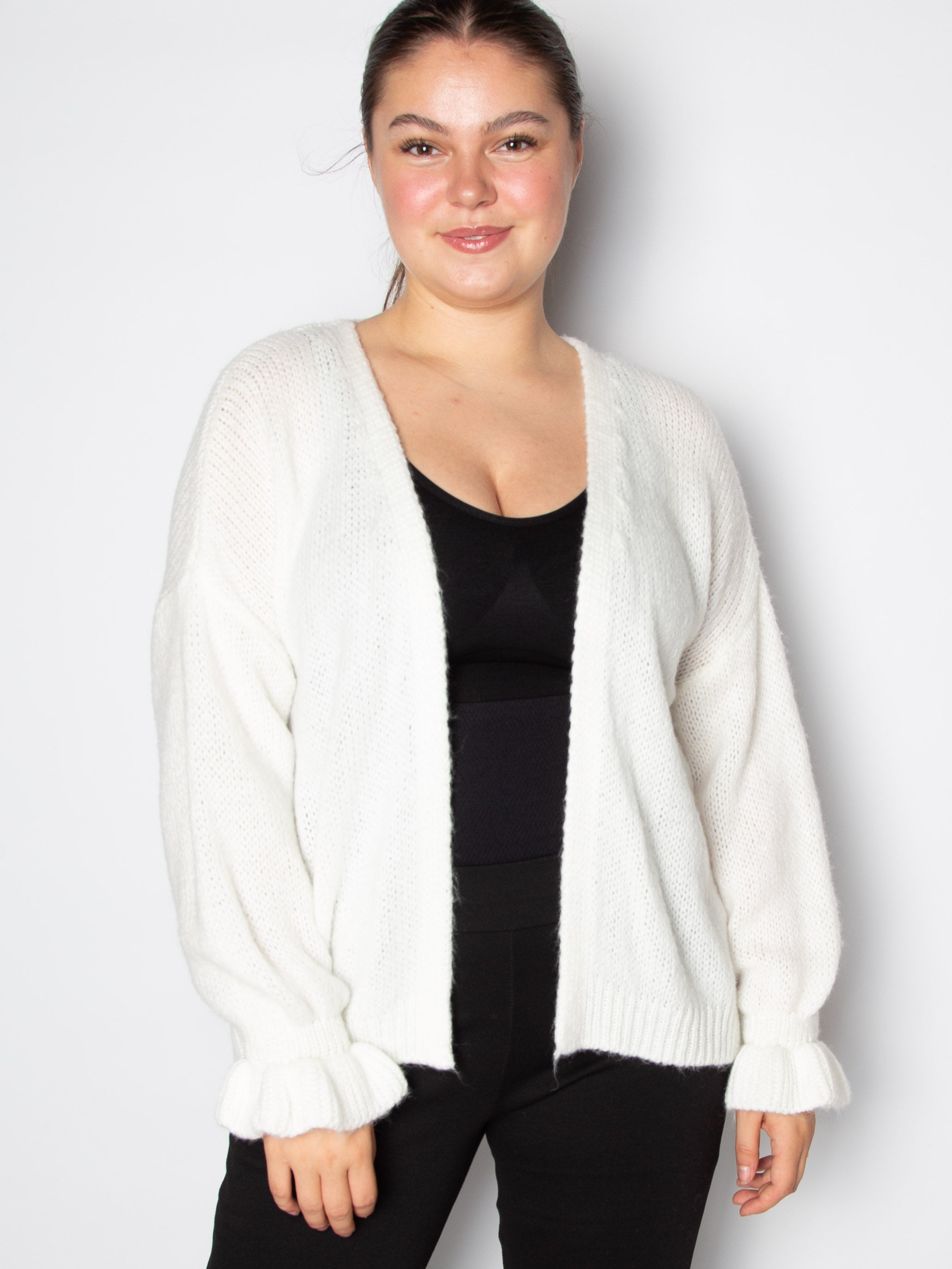 Kort cardigan med flæsekant