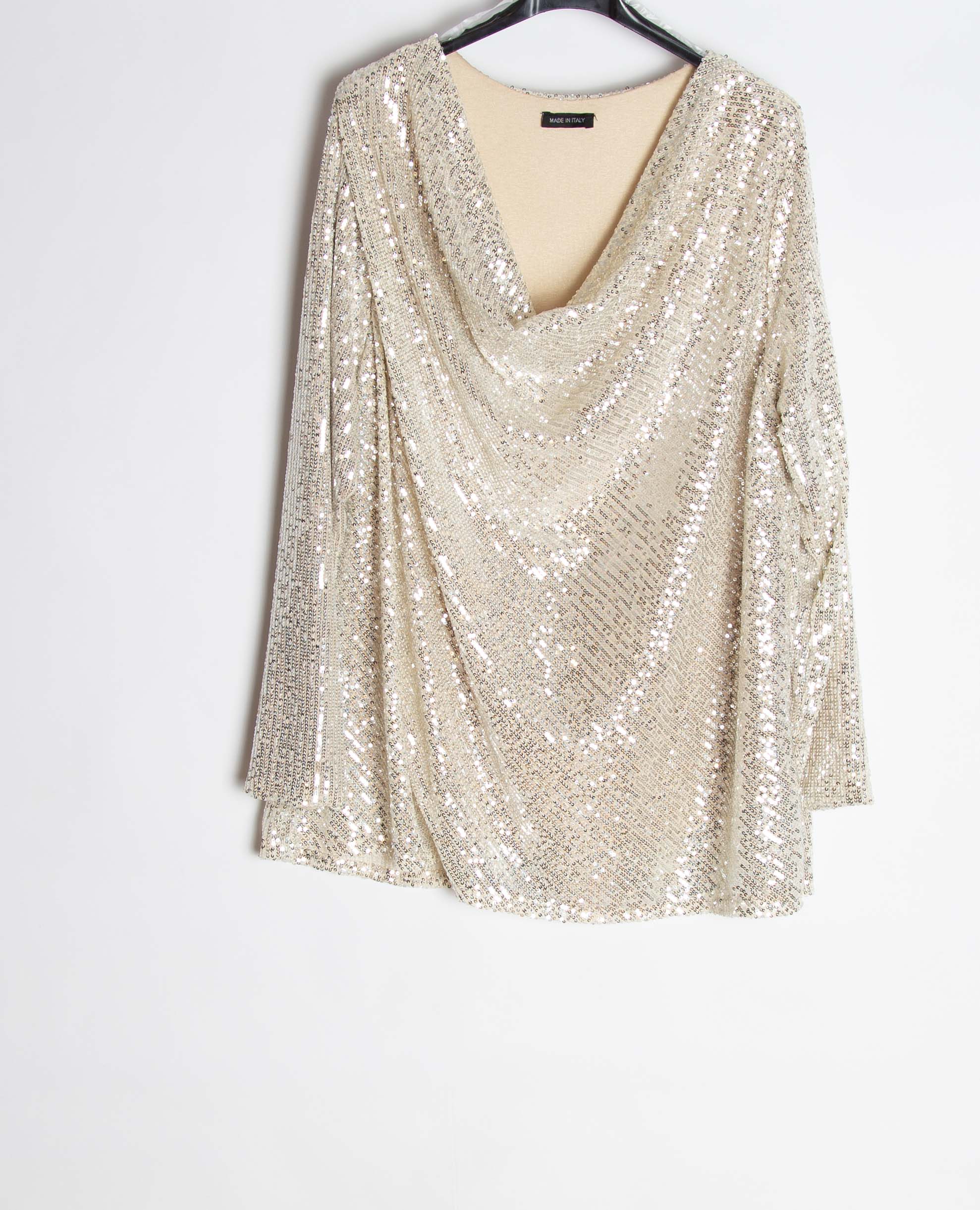 Pailliet bluse med scoop hals - ITNOV24