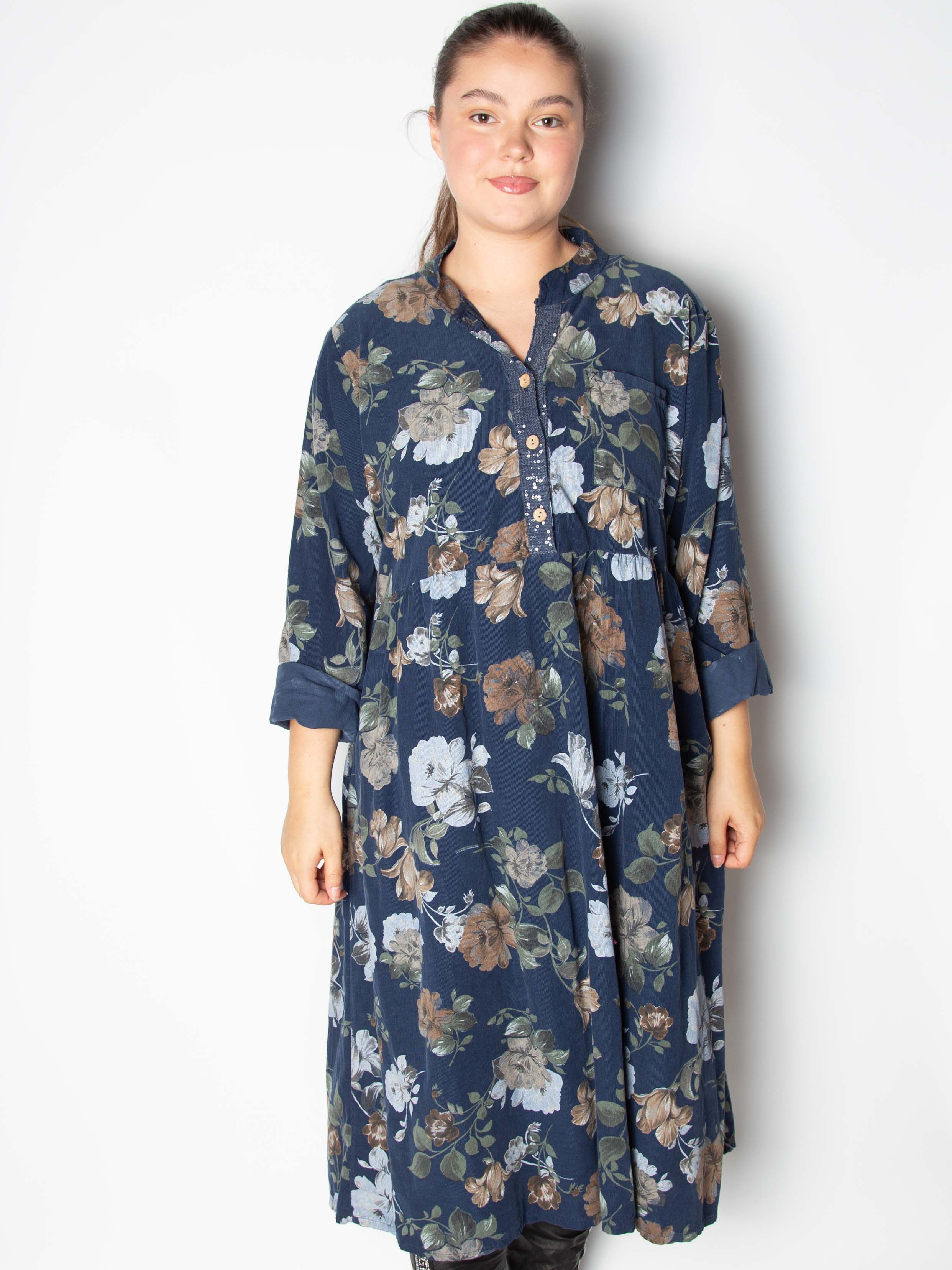 Fløjlskjole med blomster - Brystmål 130cm