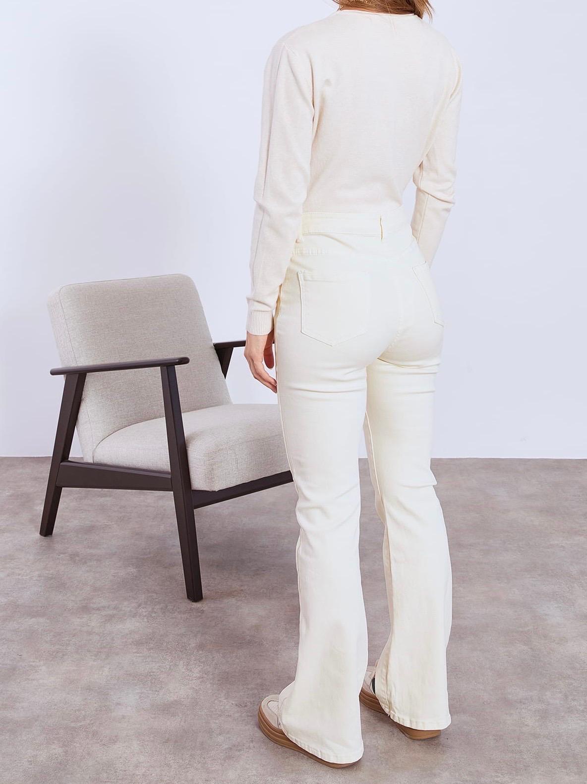 Jeans i creme med bootcut