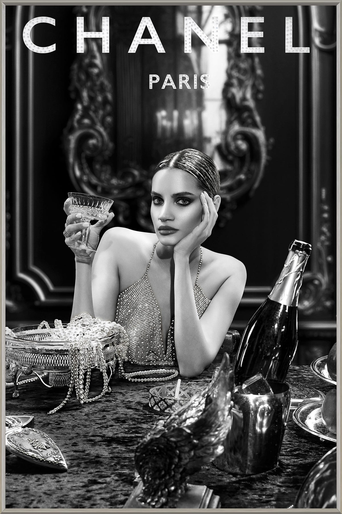 Framed mural Lady drinking champagne 80x120cm