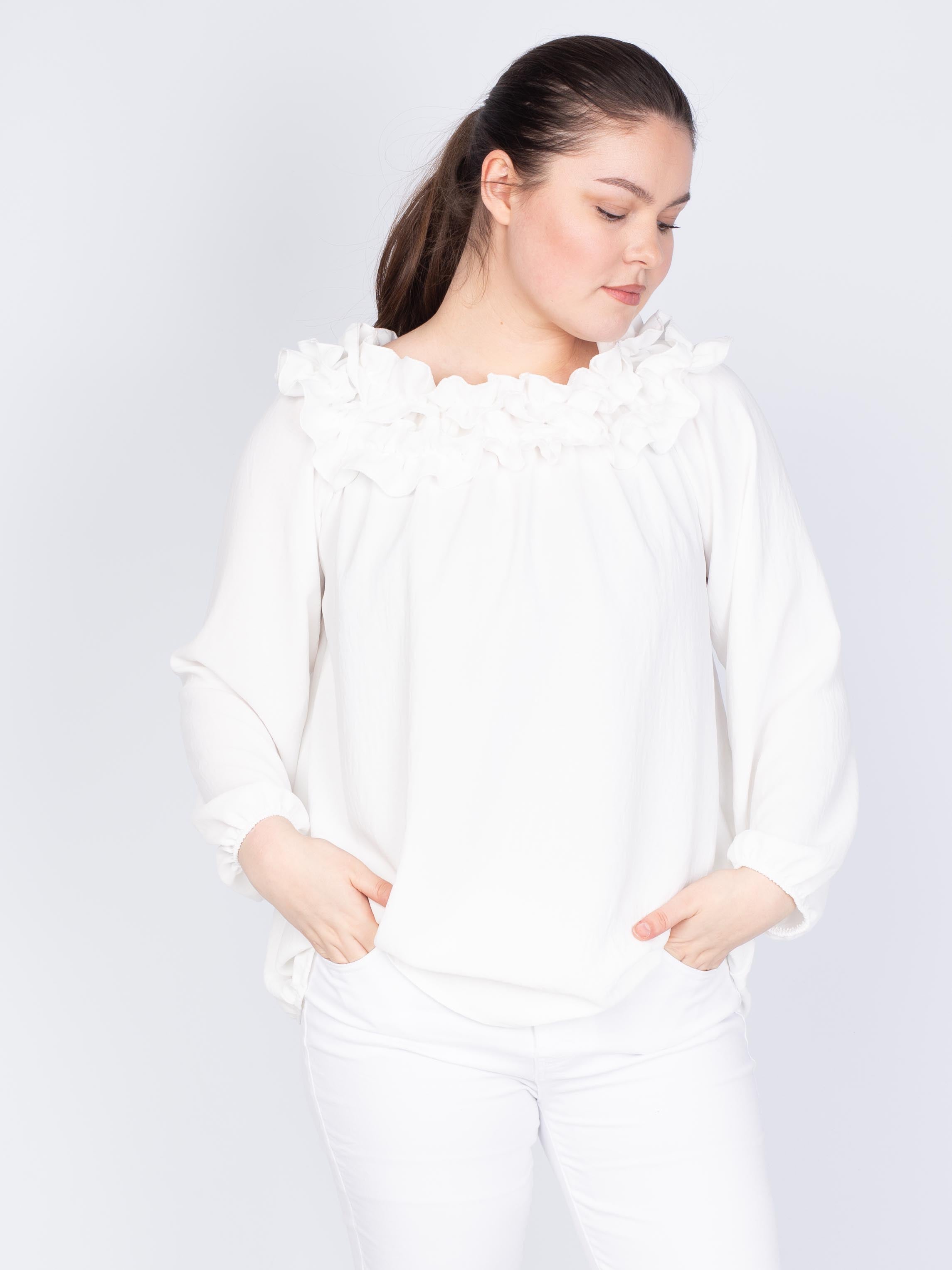 Bluse med flæsekant - Brystmål 130cm