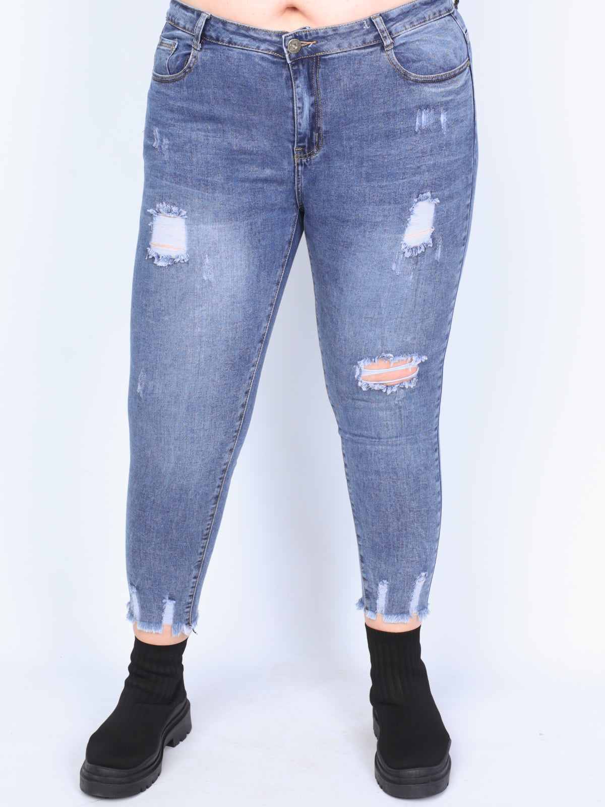 Plus size jeans m. huller og slidtage