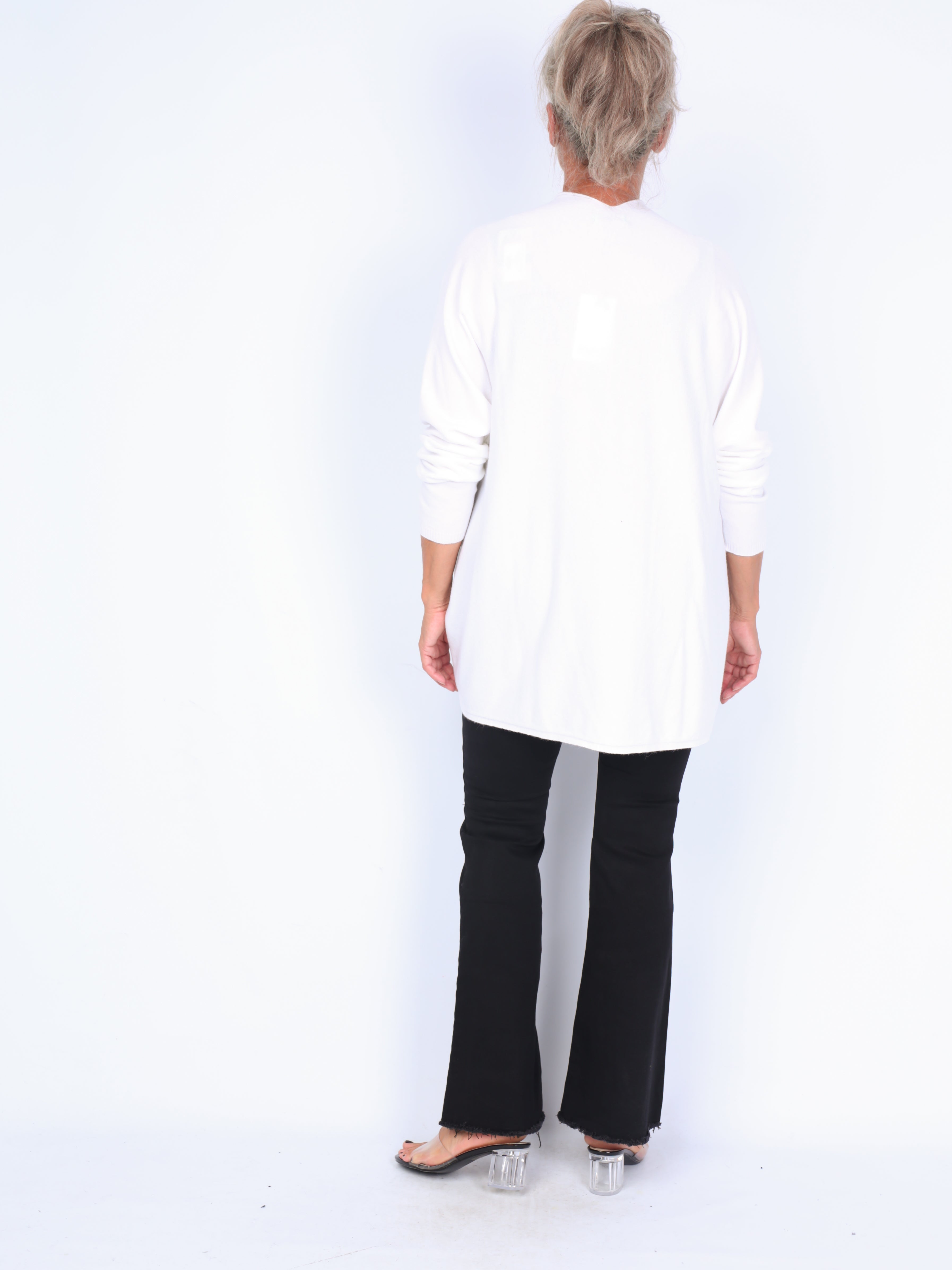 Tynd strikbluse med v-hals